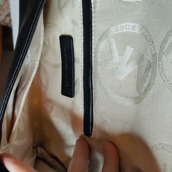 Michael Kors Clutch - Picture 5 of 8